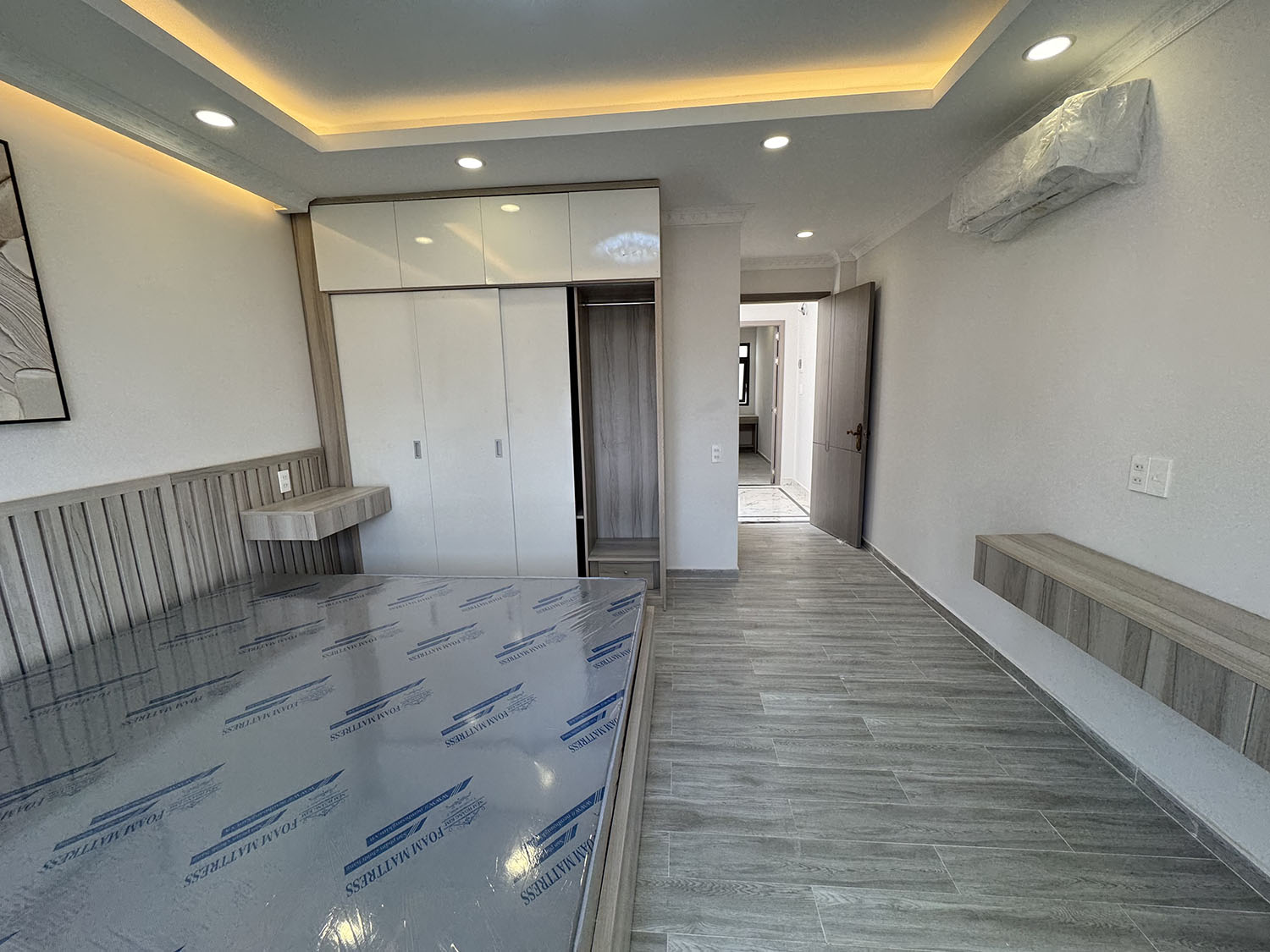 Nhà phố mới 100%, DTKV: 4mx12,5m, vuông, 4 tầng, full nội thất, hẻm xe hơi khu Vip NGUYỄN VĂN TRỖI